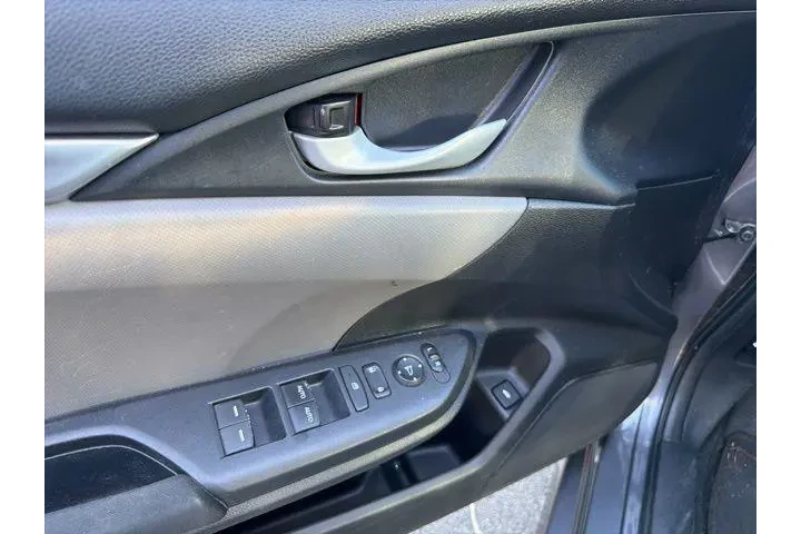 $16992 : Honda Civic 2016 LX 4dr Seda image 5