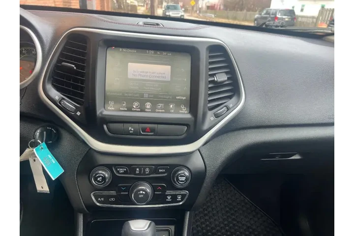 $17000 : 2016 Cherokee Trailhawk image 5