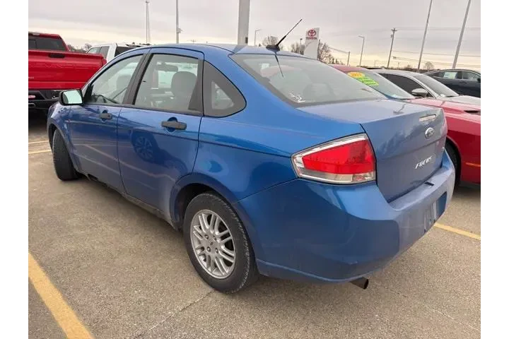 $2922 : Ford Focus 2010 SE 4dr Sedan image 5