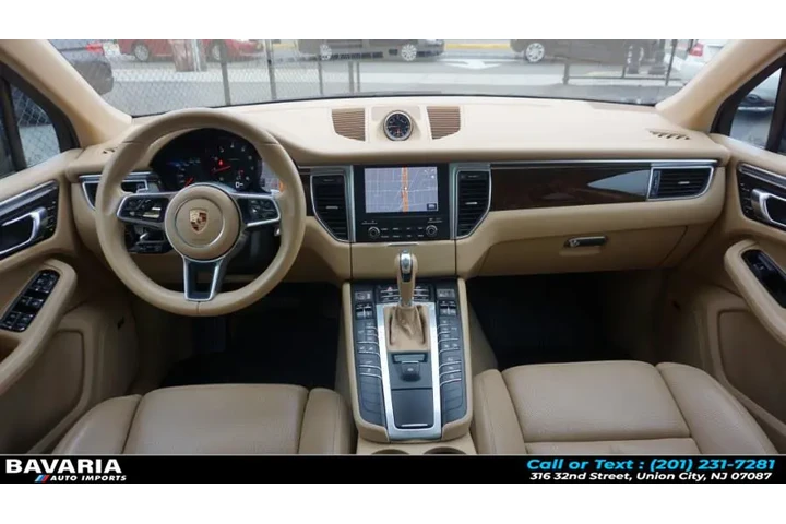 $17888 : 2017 Macan AWD image 9