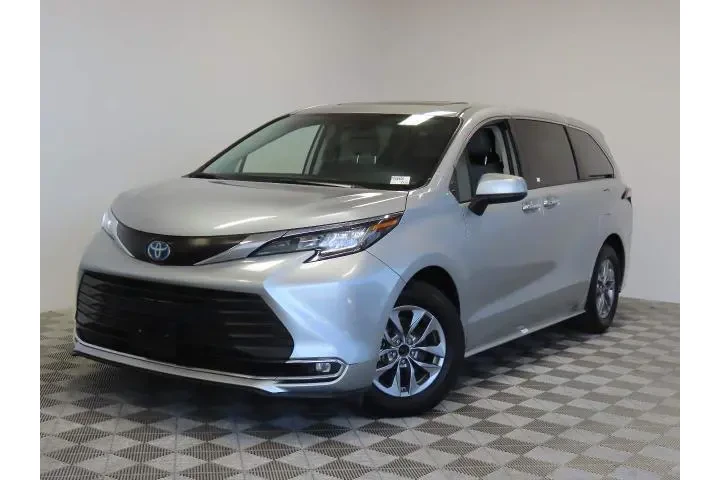 $38995 : Toyota Sienna 2022 XLE 8-Pas image 3