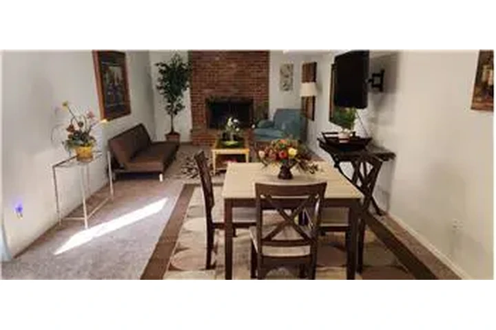 $1595 : Rental property with 2 bedro image 4