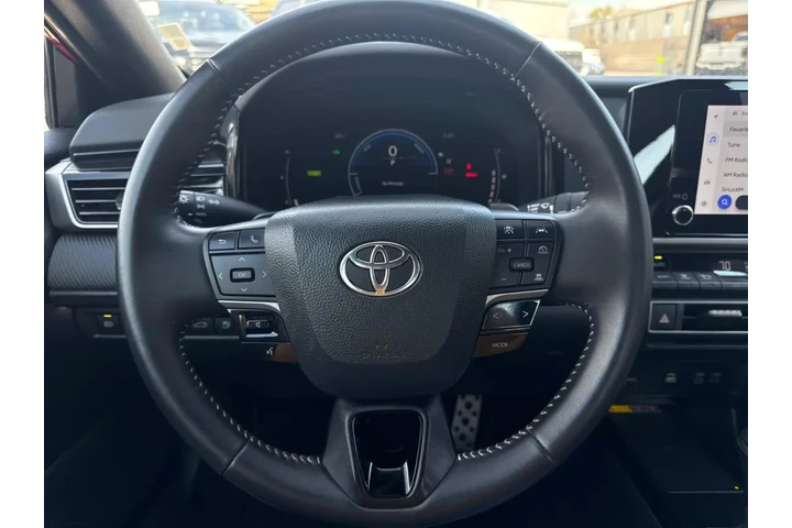 2025 Camry Hybrid SE image 9