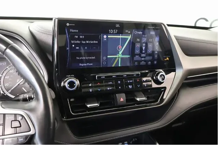 $34787 : Toyota Highlander 2022 AWD L image 5