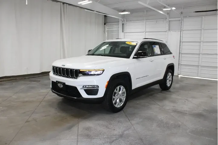 $26000 : Jeep Grand Cherokee 2023 4x2 image 4