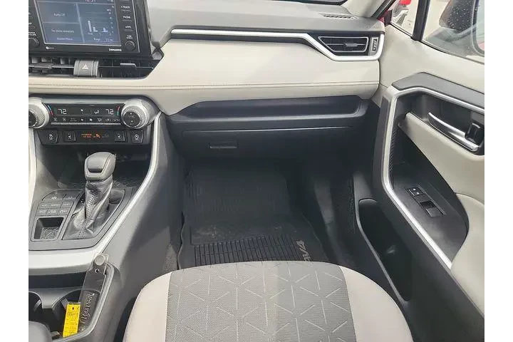 $25895 : Toyota RAV4 2020 AWD XLE 4dr image 10