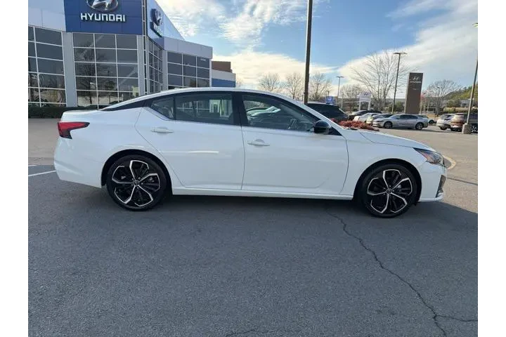 $20751 : Nissan Altima 2023 2.5 SR 4d image 8