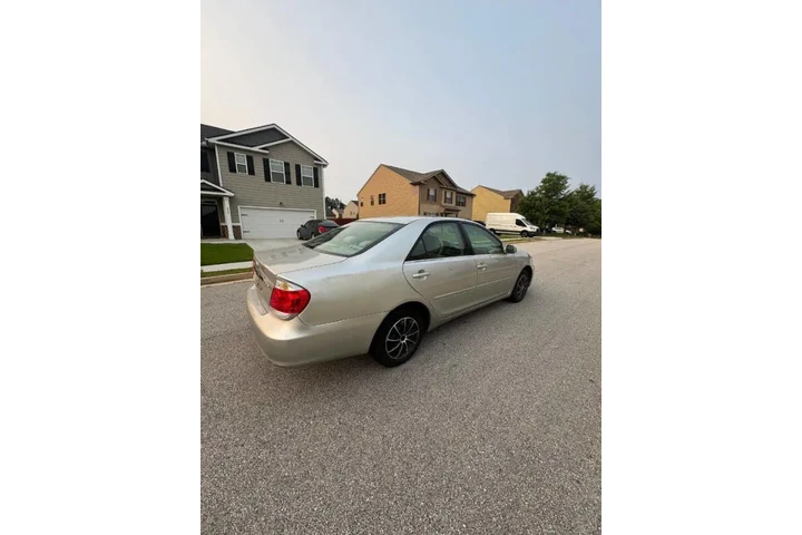 $3800 : 2005 Camry LE image 7