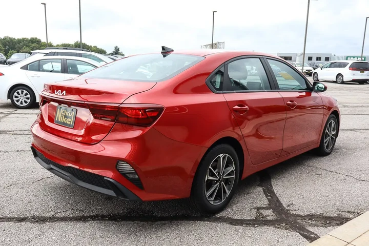 $17288 : 2023 Forte LXS image 4
