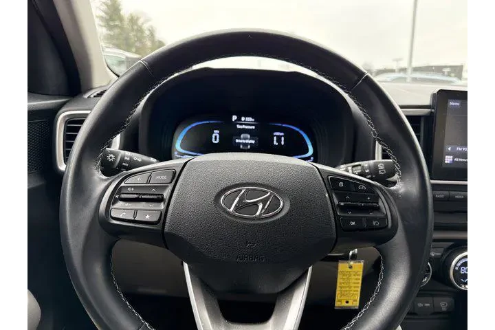 $17916 : Hyundai VENUE 2023 SEL 4dr C image 10