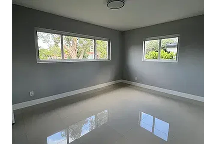 $2500 : Charming HOME IN Miami image 7