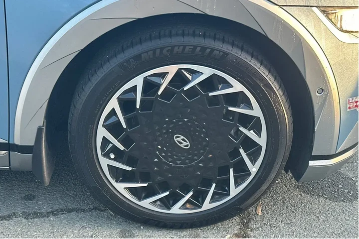 $31990 : Hyundai IONIQ 5 2024 AWD Lim image 7