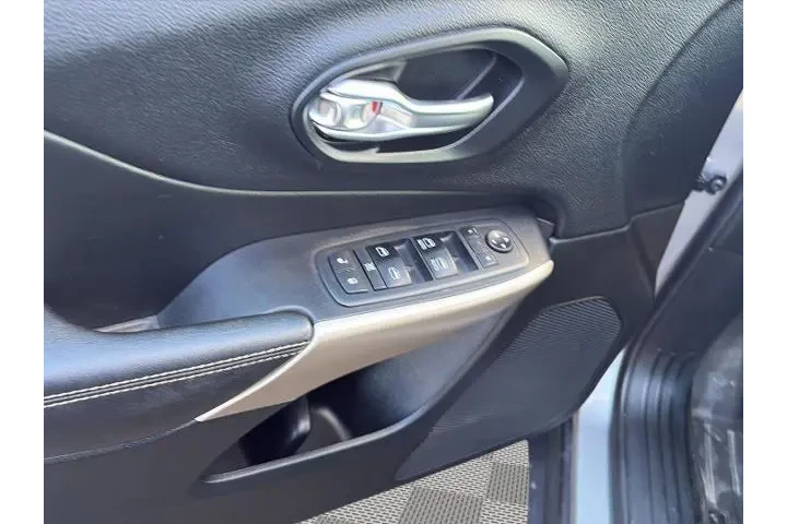 $14750 : Jeep Cherokee 2017 4x4 Limit image 10