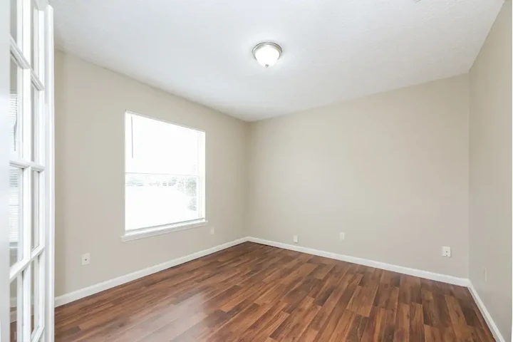 $2100 : SINGLE FAMILY HOME FOR RENT image 2