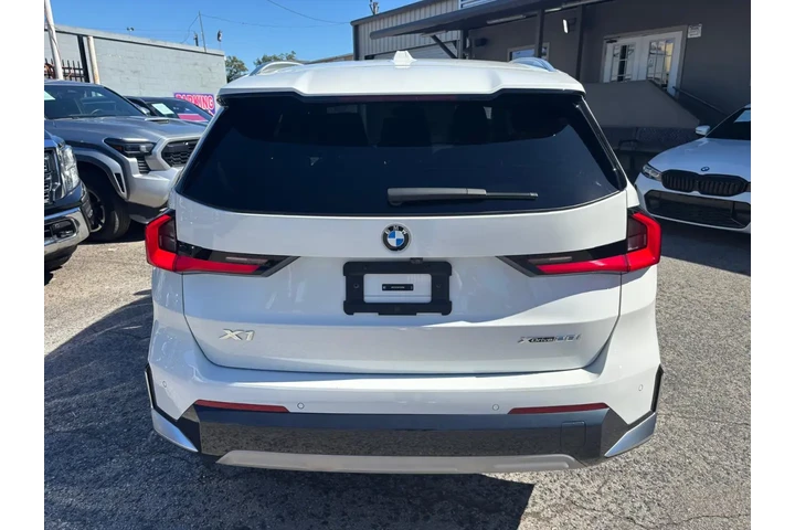 2023 BMW X1 xDrive28i image 5