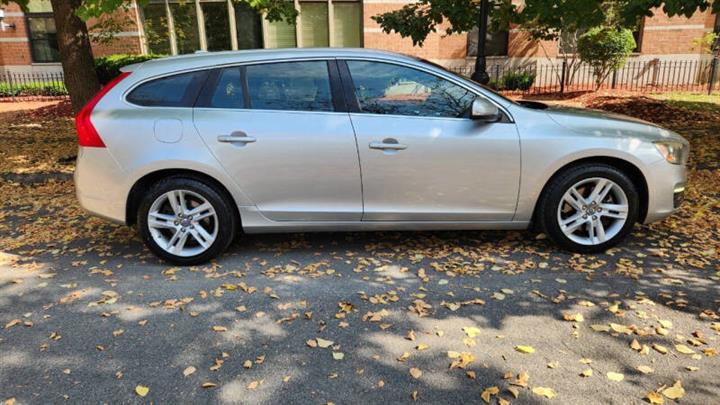 $11995 : 2015 V60 T5 Premier image 7