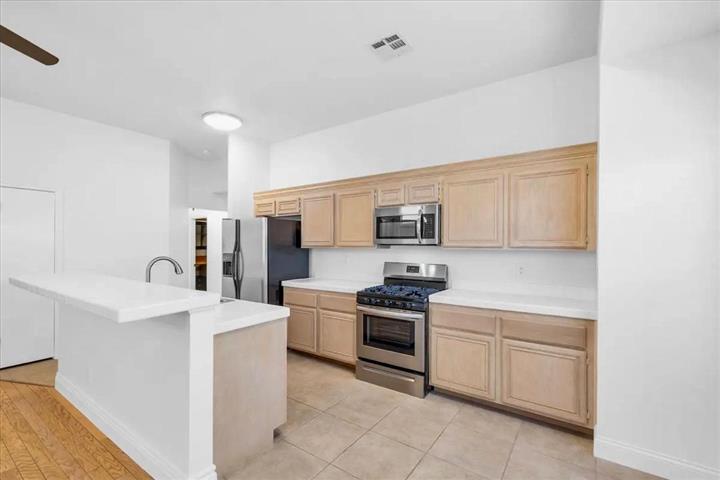 $1475 : North Las Vegas - Apply Now image 2