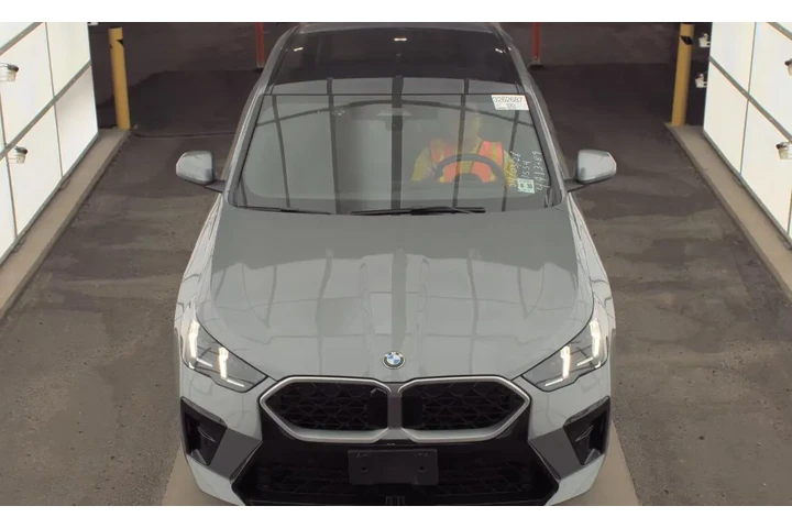 $36477 : BMW X2 2025 AWD xDrive28i 4d image 2