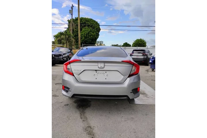 $8900 : 2016 Civic LX image 8