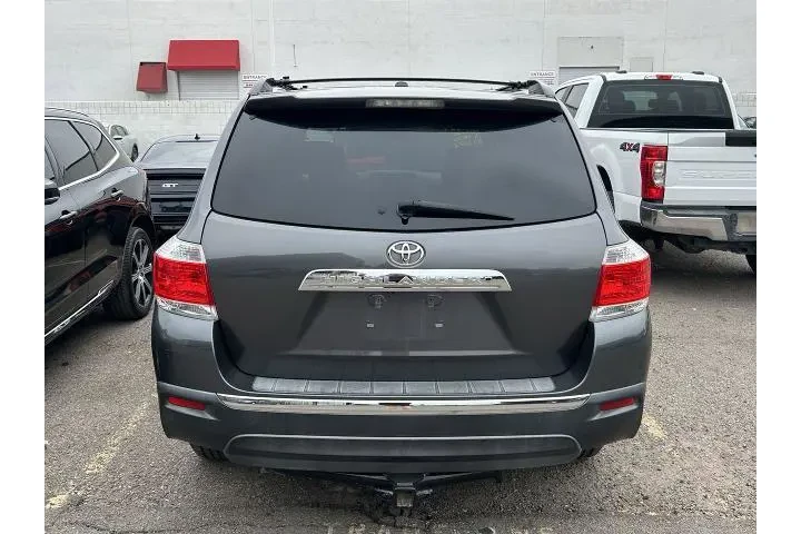 $14995 : Toyota Highlander 2013 SE 4d image 5