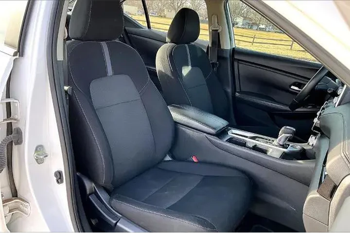 $19734 : Nissan Sentra 2024 SV 4dr Se image 6