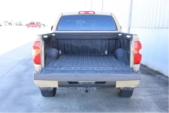 $33136 : Toyota Tundra 2016 4x4 TRD P image 8