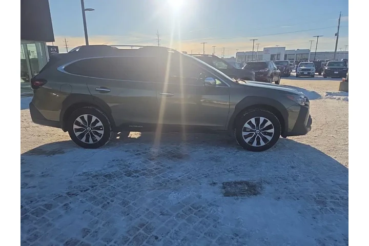 $29497 : 2023 Outback Touring image 4