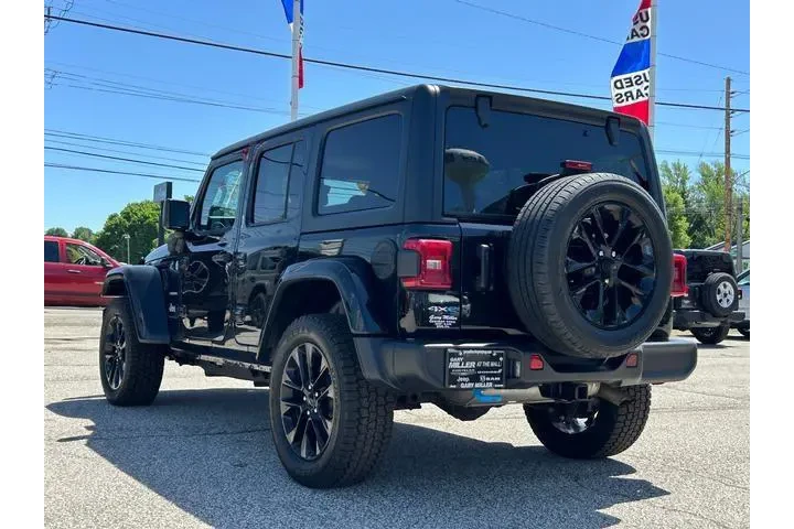 $31398 : Jeep Wrangler 2023 4x4 Sahar image 5