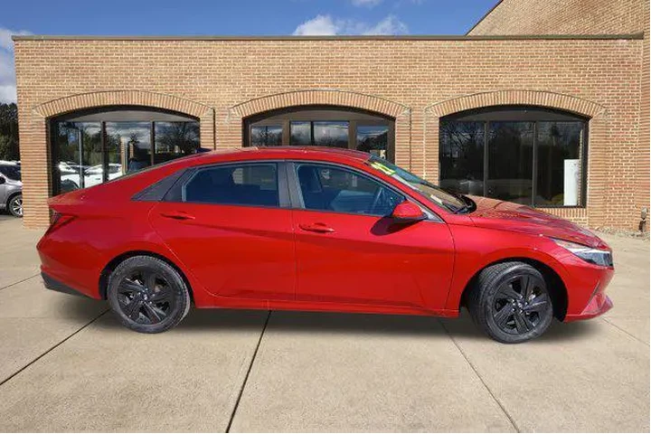 $19800 : Hyundai ELANTRA 2022 SEL 4dr image 2