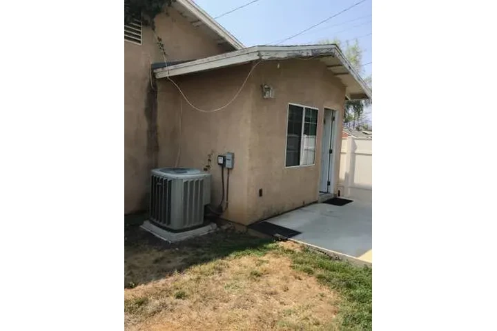 $1600 : 2br - 700ft2 image 8