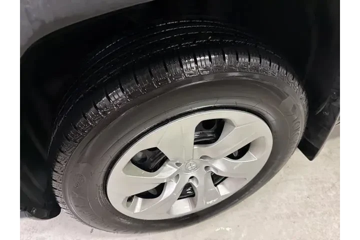 $24921 : Toyota RAV4 2021 AWD LE 4dr image 2