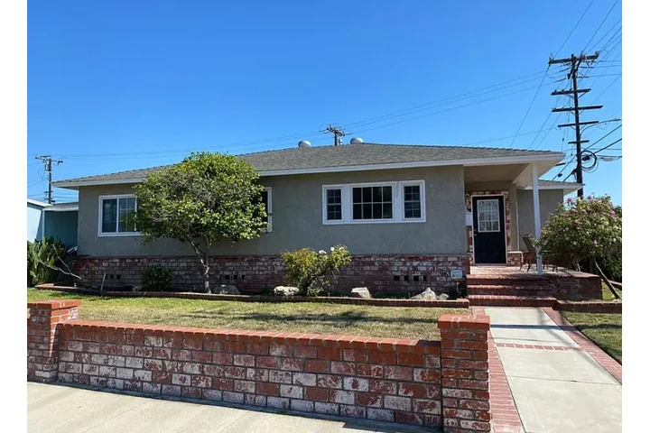 $2995 : Welcome to this bright 1,415 image 1