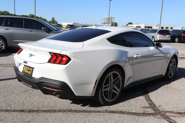 $31387 : 2024 Mustang EcoBoost Fastback image 4