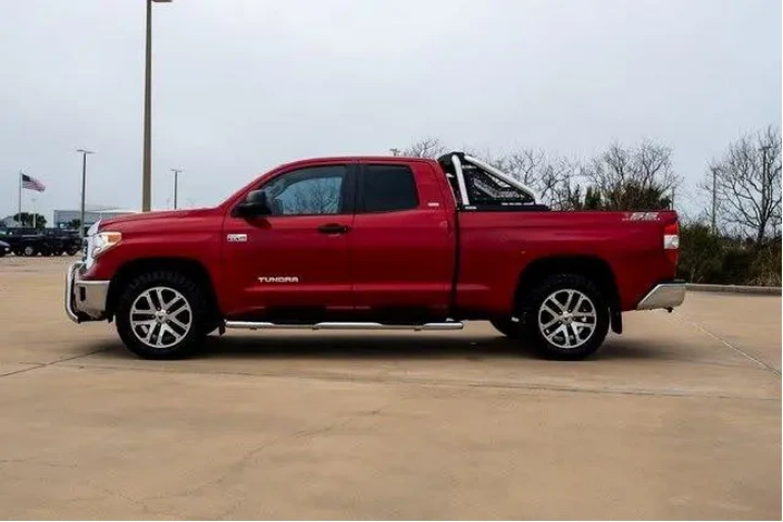 $23384 : Toyota Tundra 2017 4x4 TRD P image 5