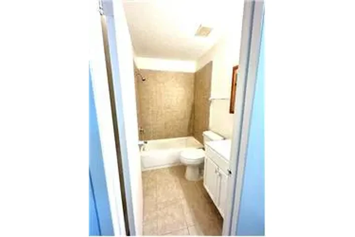 $550 : Rental property with 2 bedro image 6