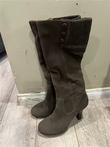 $20 : De venta un par de botas image 2