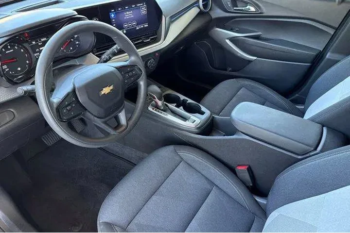 $19967 : Chevrolet Trax 2025 LS 4dr C image 5