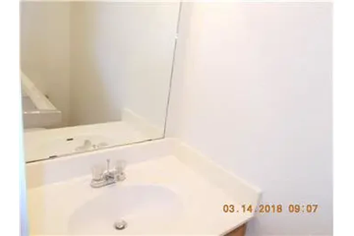 $800 : Rental property with 2 bedro image 5