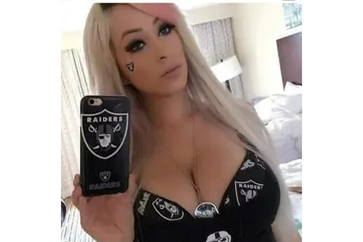 747-727-8899 Arleta image 1