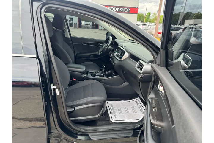 2017 Sorento LX FWD image 8