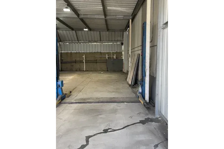 $2800 : Espacio de Bodega disponible image 4