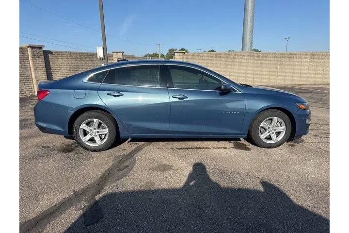 $22982 : Chevrolet Malibu 2025 LS 4dr image 8