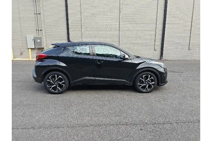 $23790 : Toyota C-HR 2022 XLE 4dr Cro image 2