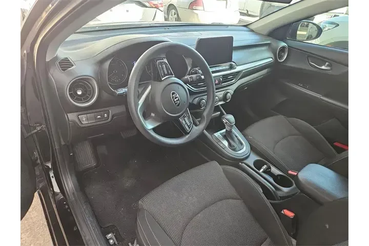 $9987 : Kia Forte 2020 FE 4dr Sedan image 5