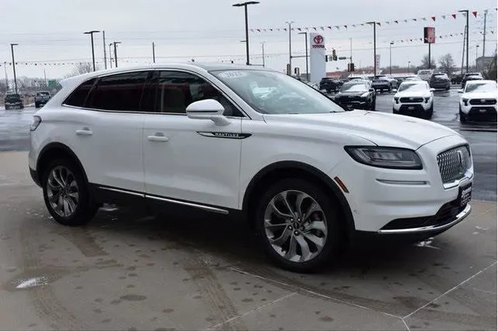 $33876 : Lincoln Nautilus 2022 AWD Re image 4