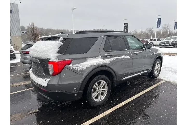 $30104 : Ford Explorer 2023 AWD XLT 4 image 3