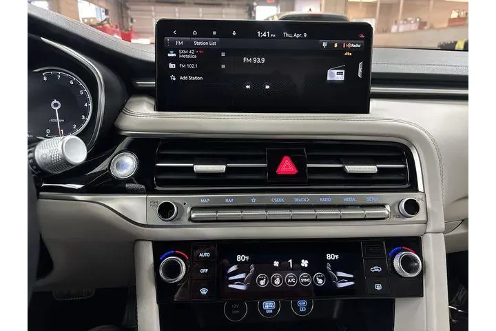 $28100 : Genesis G70 2024 2.5T Standa image 8