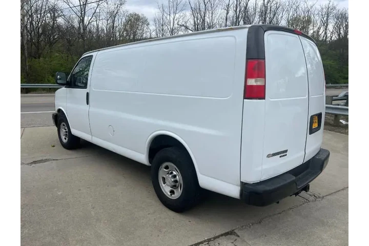 $9995 : 2014 Express 2500 image 8