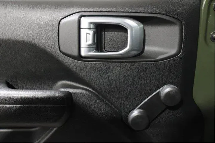 $30998 : Jeep Wrangler Unlimited 2021 image 7