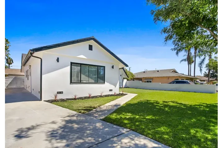 $2700 : House For Rent image 2